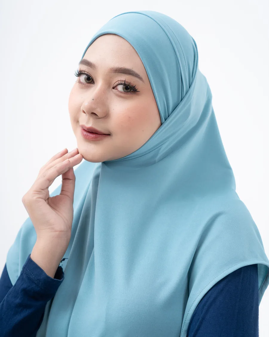 SONA Embun in Aqua am Modell